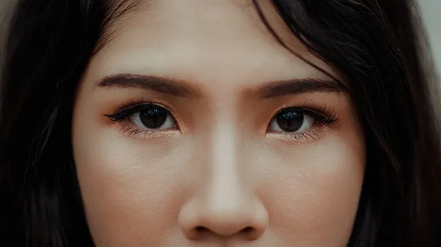 modelowanie brwi